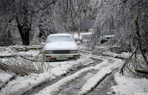 Tất cả khung cảnh đều một màu trắng xóa của băng tuyết.