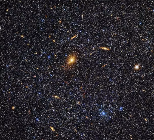 Hình ảnh của Caldwell 51 (IC 1613), một thiên hà lùn trong chòm sao Cetus, cách Trái đất 2,3 triệu năm ánh sáng.