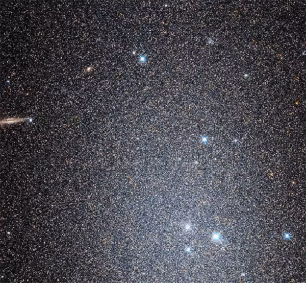 Caldwell 17 (NGC 147) là thiên hà lùn cách Trái đất khoảng 2,5 triệu năm ánh sáng, vệ tinh của thiên hà Andromeda. Thiên hà được phát hiện bởi nhà thiên văn học John Herschel vào tháng 9/1829.