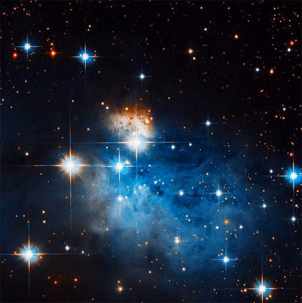 Đây là một vùng nhỏ ở rìa của tinh vân Caldwell 99 (Coalsack Nebula), được xử lý nhân dịp kỷ niệm 30 năm hoạt động của Hubble.