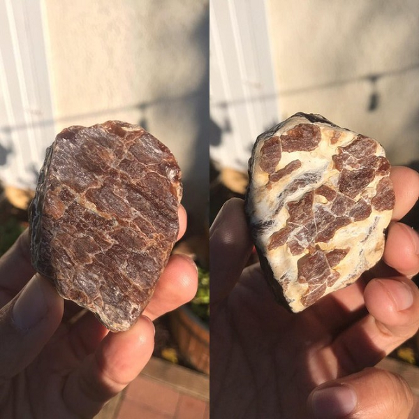 Viên đá với tạo hình y như miếng thịt tươi ngon.