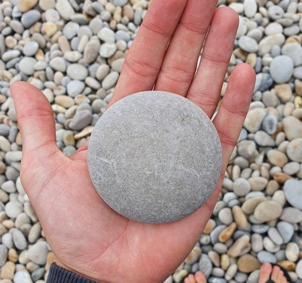 Viên sỏi có hình tròn vô cùng hoàn hảo.
