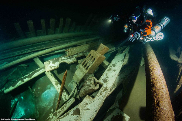 Đó là lí do vì sao xác tàu gỗ có thể tồn tại suốt 400 năm mà trông như mới bị đắm hôm qua.