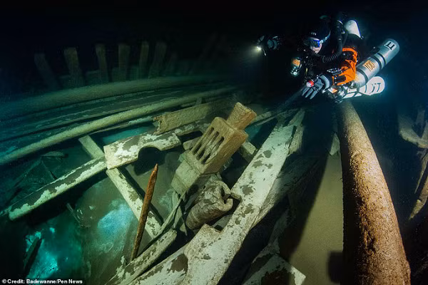 Đó là lí do vì sao xác tàu gỗ có thể tồn tại suốt 400 năm mà trông như mới bị đắm hôm qua.