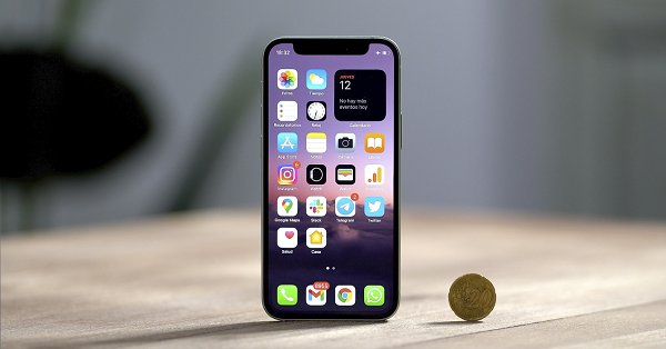 Khi so sánh với iPhone 6, 6S, 7 hay iPhone 8, iPhone 12 mini có khung máy nhỏ hơn.