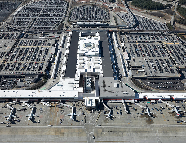 Sân bay có lưu lượng hành khách lớn nhất thế giới là Hartsfield–Jackson Atlanta International Airport. Sân bay này đón đến trên 110 triệu lượt hành khách vào năm 2019