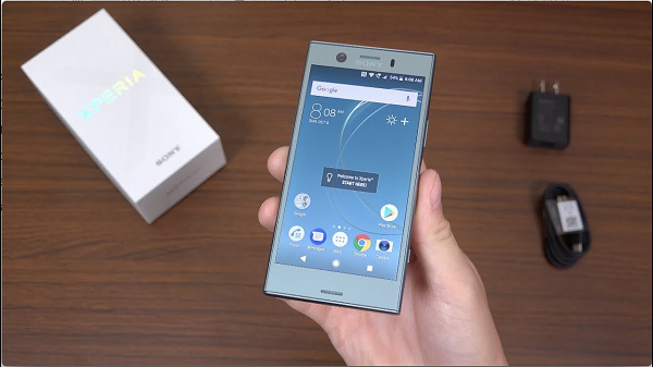 Sony thường khá giỏi trong việc cập nhật phần mềm và cả hai phiên bản Compact đều có Android 9 Pie, cùng khả năng cập nhật bảo mật đầy đủ. Tuy nhiên, người dùng được khuyến cáo không nên quay trở lại xa hơn XZ1 Compact vì tiền nhiệm của nó là X Compact đi kèm chip tầm trung và đã lỗi thời.