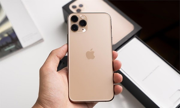Sau khi iPhone 12 ra mắt, giá của iPhone 11 đã giảm phù hợp với túi tiền của các tín đồ công nghệ hơn.