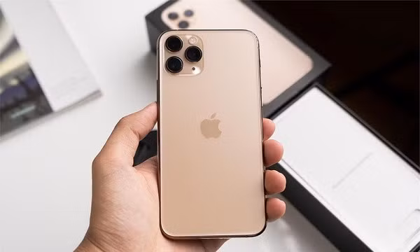 Sau khi iPhone 12 ra mắt, giá của iPhone 11 đã giảm phù hợp với túi tiền của các tín đồ công nghệ hơn.