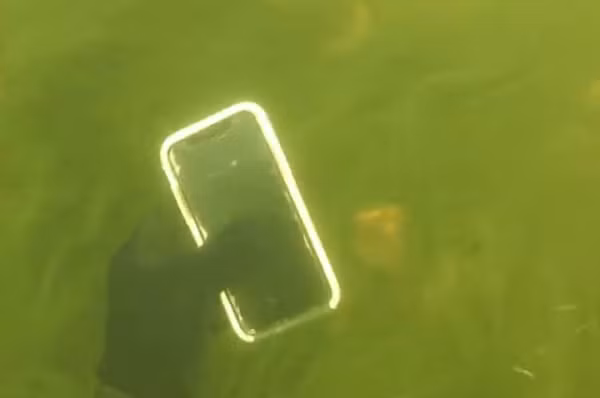 Một lần, YouTuber Dallas thuộc kênh Man + River đang đi lặn sông để tìm kiếm những món đồ mà mọi người không may rớt xuống sông để trả lại cho họ. Trong số rất nhiều thứ mà anh tìm kiếm được có cả vòng vàng 10K và thậm chí là cả một chiếc iPhone X.