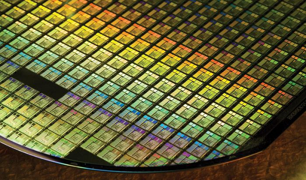 Theo lộ trình của TSMC, công nghệ 5nm sẽ được nâng cấp vào năm sau còn 3nm sẽ phải đợi tới năm 2022. Nhưng không chỉ dừng lại ở đó, phía TSMC cho biết, họ có kế hoạch bắt đầu sản xuất phiên bản nâng cao 3nm Plus vào năm 2023.