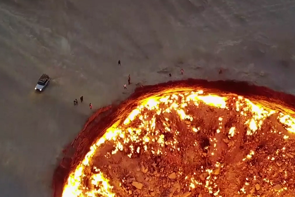 Tuy nhiên, ngược lại với nỗi lo ấy, "Gates To Hell" trở thành điểm du lịch nổi tiếng nhất khu vực.