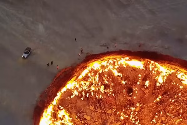 Tuy nhiên, ngược lại với nỗi lo ấy, "Gates To Hell" trở thành điểm du lịch nổi tiếng nhất khu vực.