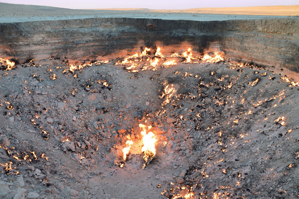 Một vấn đề lớn là khí mêtan có đặc điểm sẽ hút hết lượng ôxy có sẵn trong không khí. Lo sợ cho cuộc sống của cộng đồng địa phương và động vật hoang dã, các nhà khoa học đã quyết định đốt cháy nó.