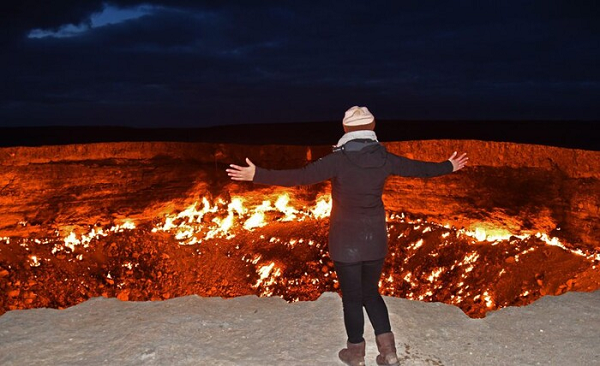 Gần 50 năm sau, những chuyên gia vẫn không biết được thời điểm ngọn lửa tắt. Hố lửa có thể ngừng cháy vào ngày mai hoặc thêm 100 năm nữa.