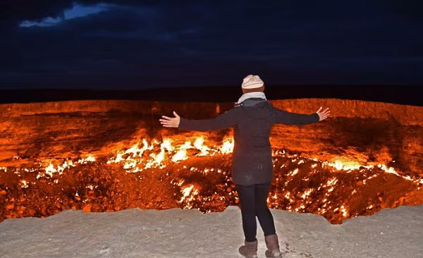 Gần 50 năm sau, những chuyên gia vẫn không biết được thời điểm ngọn lửa tắt. Hố lửa có thể ngừng cháy vào ngày mai hoặc thêm 100 năm nữa.