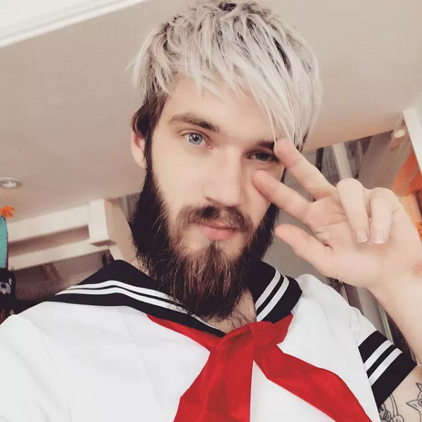 Điều này khiến cho chẳng những cộng đồng mạng mà ngay cả các fan của Pewdiepie cũng không dám tin vào mắt mình. Chẳng ai dám mơ tới một ngày anh chàng Youtuber lại được vinh danh mạnh mẽ tới vậy ở các hạng mục liên quan tới sắc đẹp.