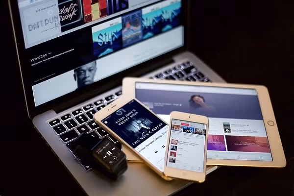 Theo một báo cáo thú vị vừa được CNN công bố,số tiền mà chúng ta sẽ phải trả để trở thành một Super Fan của Apple là một con số không hề nhỏ. Để trở thành một super fan, bạn sẽ phải sở hữu những phiên bản cao cấp của tất cả các sản phẩm. Vậy thử "bóc giá" xem sao nhé!