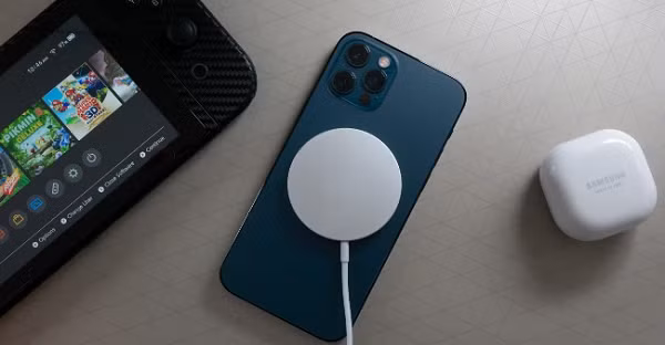 ... và bộ sạc MagSafe, bạn sẽ phải chi 1.700 USD.