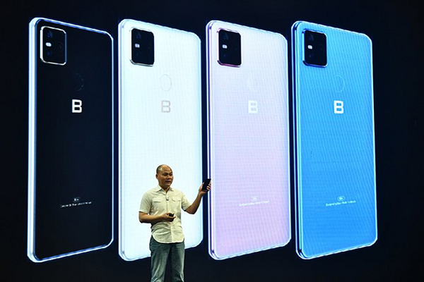 Khi đã làm chủ được công nghệ, Bkav thoả sức đưa sự sáng tạo của mình vào sản phẩm. Thực tế chúng ta đã dẫn đầu nhiều xu hướng công nghệ, tạo dấu ấn riêng như: AI Camera, chụp Smacro, Màn hình tràn đáy, full cử chỉ, nhiếp ảnh điện toán…” - ông Quảng nhấn mạnh.