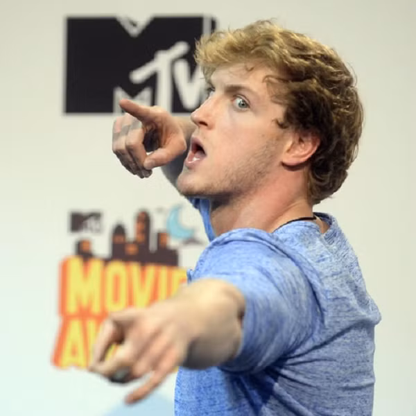 Logan Paul được biết đến là “trai hư” trong giới Youtuber. Sở hữu hơn 22 triệu lượt theo dõi, song Youtuber 25 tuổi này nổi tiếng theo cách tiêu cực, với vô số video gây tranh cãi, từ nhạy cảm đến phản cảm.