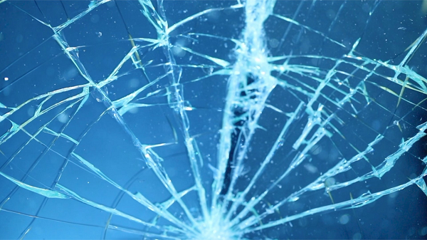 Polymide không màu là vật liệu khá tốt được sử dụng sản xuất màn hình cho hầu hết các điện thoại thông minh hiện nay.