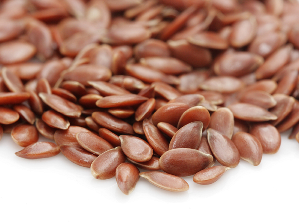 Sau đó, họ trộn những viên nang với silicon và phủ nó lên vật liệu Polymide không màu.