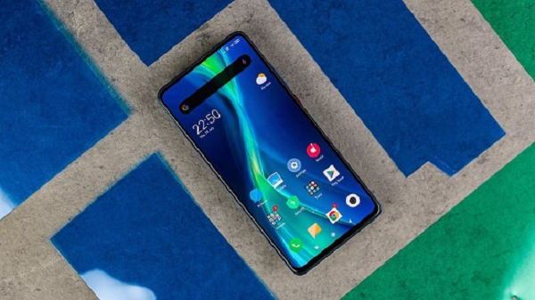 Xiaomi Mi 9T sở hữu thiết kế với chất liệu tương tự gồm hai mặt kính và khung kim loại, mặt lưng bóng đẹp và sang trọng.