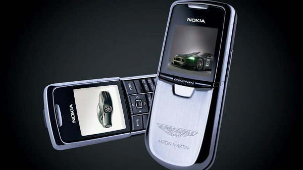 Năm 2006, hãng điện thoại Phần Lan và hãng xe Anh đã cùng nhau công bố điện thoại Nokia 8800 Aston Martin Edition.