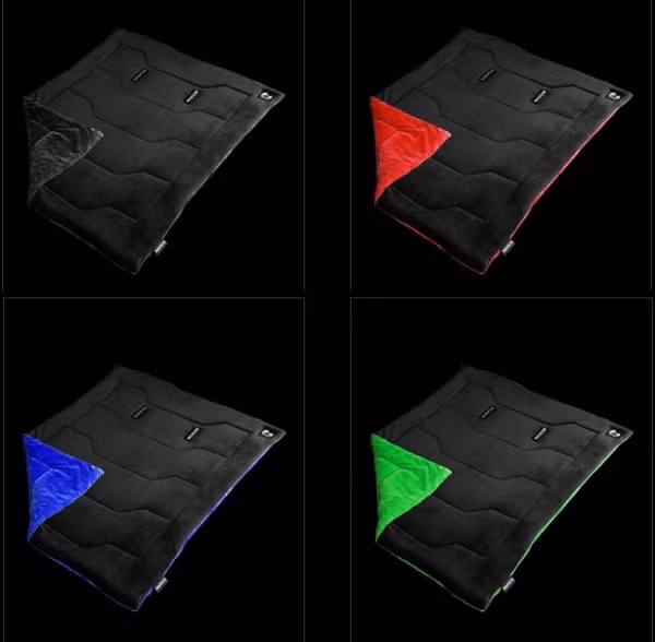 Điều thực sự làm cho chiếc chăn này là niềm mơ ước của các game thủ, đó là các chi tiết tinh tế đi kèm. Đầu tiên, ở phần viền trên của chăn có thể mở ra các khe đủ để cho bàn tay và cẳng tay ra ngoài.