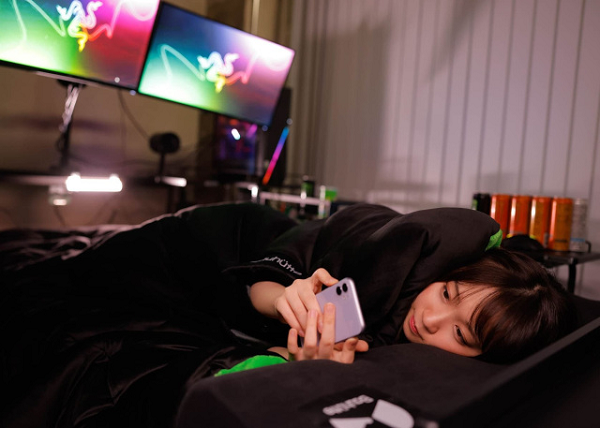 Chăn sử dụng một lớp lót lông cừu và một chất liệu mà nhà sản xuất Bauhutte gọi là "bông nhiệt", cho phép nó mang lại khả năng giữ ấm đặc biệt.