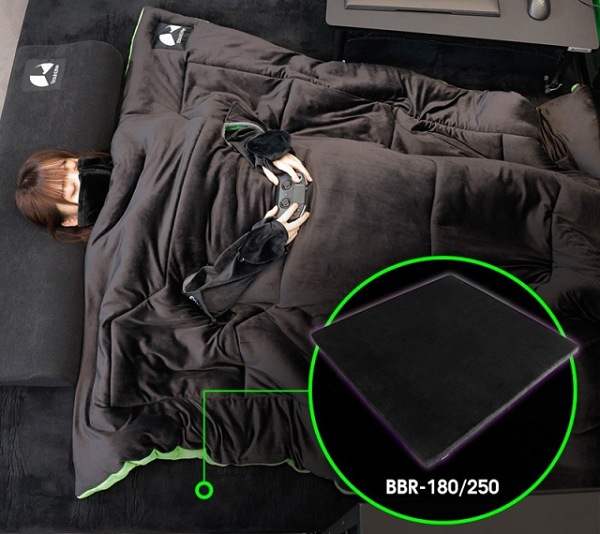 Thiết kế này giúp game thủ vừa ấm áp mà vẫn có thể chơi game một cách thoải mái nhất dù ở trạng thái nằm hay ngồi.