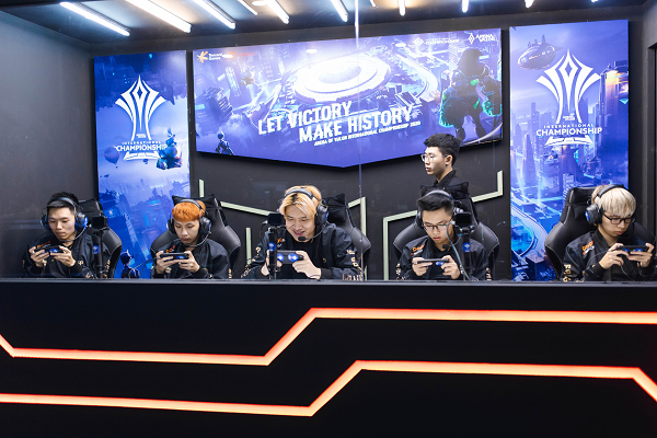 Tuy nhiên, Lai Bâng cũng chỉ mới "chân ướt chân ráo" gia nhập Liên Quân Mobile chuyên nghiệp chưa tròn 1 năm và thành tích mà anh cùng các đồng đội đã rất đáng nể.