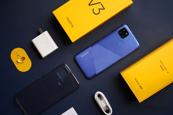 Realme V3 5G hiện là điện thoại 5G giá rẻ nhất thị trường, được trang bị chip Dimensity 720 của hãng MediaTek. Với mức giá khởi điểm là 999 Nhân dân tệ (145 USD)