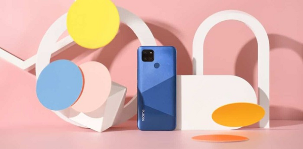 Ngoài hỗ trợ 5G, chiếc V3 của Realme cũng có đầy đủ các tính năng cơ bản của điện thoại thông minh. Máy có màn hình 6,5 inch, 3 camera sau và pin 5.000 mAh.
