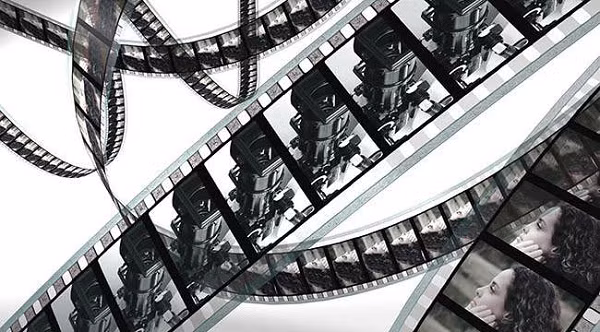 Một cuộn phim trong máy chỉ có thể dùng một lần và các nhiếp ảnh gia phải rửa ảnh sau khi chụp xong mới thấy được hình ảnh mình đã chụp.