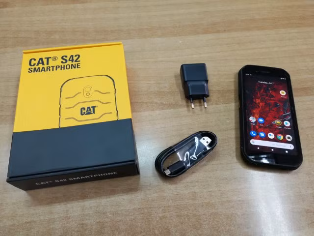 Về thông số kỹ thuật, CAT S42 được trang bị màn hình 5,5 inch HD + được bảo vệ bởi lớp kính Corning® Gorilla® Glass 5 chống xước và có thể dễ dàng xem và đọc dữ liệu trên màn hình dưới ánh sáng mặt trời.