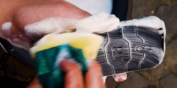 Công ty Bullitt cho biết “chất kháng khuẩn hoạt tính Biomaster” giúp giảm 80% số lượng vi khuẩn trong vòng 15 phút và 99,9% trong vòng 24 giờ.