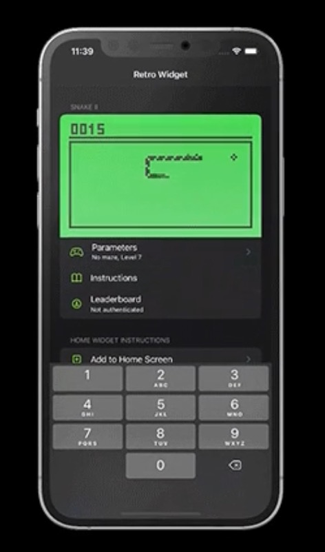 Mức giá 2 USD của Retro Widget 2 lại hoàn toàn chấp nhận được, khi mà đi kèm với nó là một loạt các widget mới cho phép bạn chơi trò Rắn săn mồi. Điểm khác biệt so với việc chơi trên điện thoại cục gạch Nokia là bạn sẽ điều khiển chú rắn bằng cử chỉ trên iPhone, và bằng núm xoay Digital Crown trên Apple Watch.