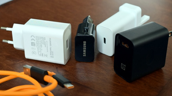 Có thể thấy, động thái này của Huawei là dấu hiệu chứng tỏ hãng công nghệ Trung Quốc đang dự định đi theo con đường mà Apple đã vạch ra, và bài khảo sát nêu trên giống như đang chuẩn bị tinh thần cho người dùng của mình trước những thay đổi sắp tới.