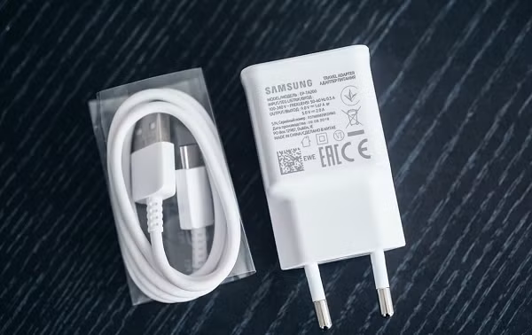 Quyết định của Apple dù không được lòng người tiêu dùng nhưng nhưng lại được đánh giá cao bởi các chuyên gia trong ngành công nghiệp. Có thể thấy các nhà sản xuất smartphone Android cũng đã phần nào nắm bắt được điều này.
