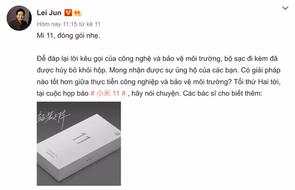 Tài khoản Weibo của CEO Xiaomi đã xác nhận rằng Xiaomi Mi 11 có hộp đóng gói mỏng hơn, nhẹ hơn, xuất phát từ một quyết định quan trọng của công ty: bỏ củ sạc để bảo vệ môi trường. Theo vị này giải thích, mọi người giờ đều có rất nhiều bộ sạc và không sử dụng hết, vừa tạo thành gánh nặng cho môi trường lại vừa gây phiền toái cho chính bạn.