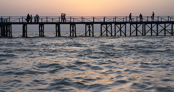 Biển Caspi cũng là hồ sâu thứ ba thế giới với phần sâu nhất đạt 1.025 m và độ sâu trung bình là 211 m.