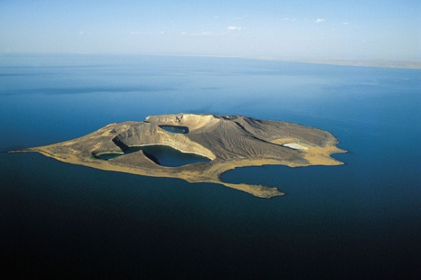 Đảo "Miền đất không quay trở lại" bắt nguồn từ các truyền thuyết cổ xưa kể về những kẻ trốn thoát đã sống ở đây và không về nhà nữa. Ngoài ra còn có nhiều nhóm người biến mất trên đảo. Người Kazakh cho rằng họ bị một con thằn lằn bay từ thời tiền sử bắt đi.