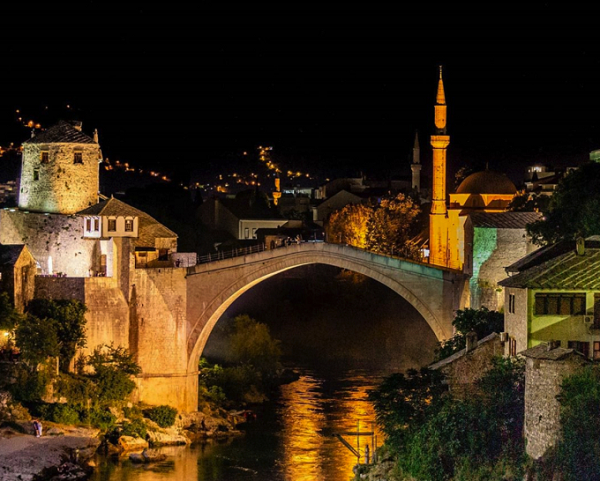 Stari Most hay còn được gọi là cầu Cũ, là một trong những điểm tham quan thu hút nhất tại Bosnia &amp; Herzagovina.