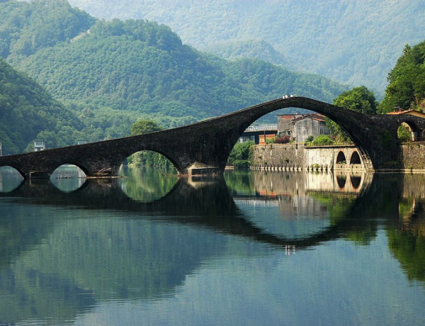 Maddalena là một trong những di sản quý báu nhất của Italy, nơi này còn được gọi là cây cầu của Mary Magdalene, được xây dựng vào thế kỷ 11. Nhịp cầu này là nguồn cảm hứng của nhiều nghệ sĩ, và giới văn đàn, xuất hiện trong nhiều tác phẩm nghệ thuật.