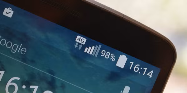 Hầu hết mạng 4G trên thế giới đều hoạt động trên tiêu chuẩn Long Term Evolution (LTE), trong khi đó 4G sử dụng tiêu chuẩn Worldwide Interoperability for Microwave Access (WiMAX) ít phổ biến hơn chỉ xuất hiện ở một số khu vực.