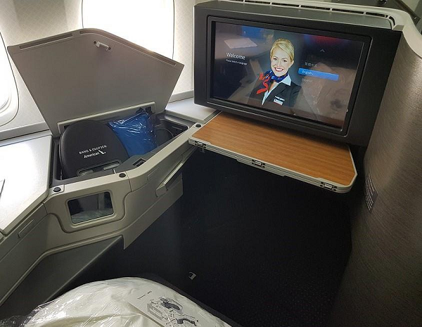 Nếu khó ngủ, hành khách cũng có thể nghe nhạc, xem tivi, đọc sách với đầy đủ thiết bị tiện nghi tại chỗ.