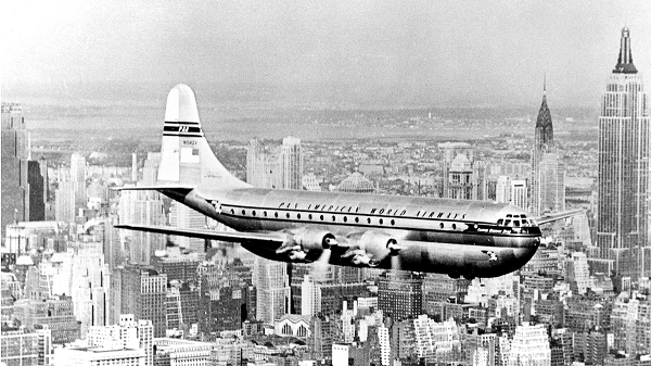 Khi Boeing 377 Stratocruiser lần đầu ra mắt vào năm 1947, hạng phổ thông vẫn chưa ra đời. Ý tưởng về hạng phổ thông ngày càng phổ biến thì sự thoải mái, sang trọng ngày càng bị gạt sang một bên. Năm 1961, Pan Am cho ngừng hoạt động dòng máy bay này để nhường chỗ cho những tàu bay mới như Boeing 707 và 737.