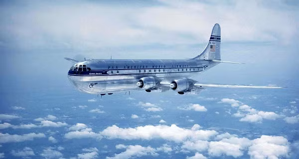 Trải nghiệm xa hoa bắt đầu với đồ ăn được phục vụ trên tàu bay. Nhà hàng Pháp Maxim's de Paris cung cấp đồ ăn, thức uống cùng nhiều mặt hàng cao cấp trên máy bay. Một trong số đó là món thịt bò nướng nổi tiếng của họ.